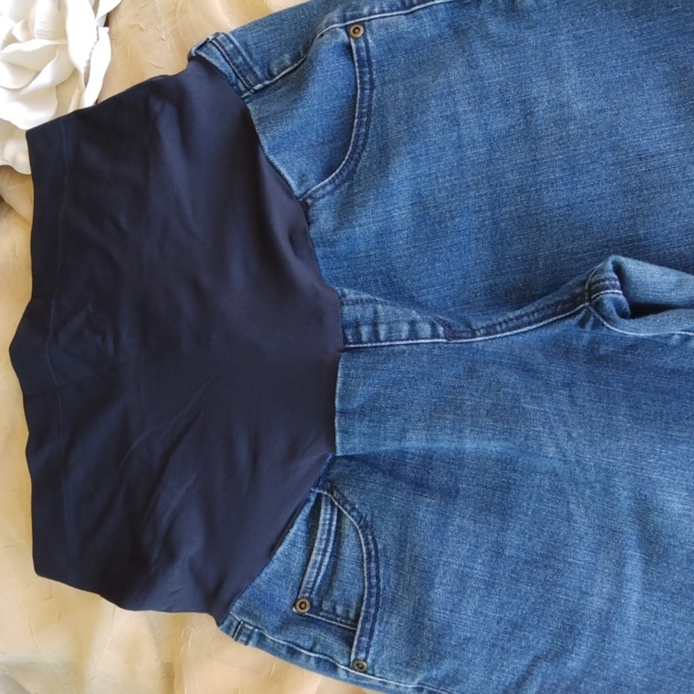 Unknown brand Maternity cropped blue jeans, waist band 36" and length is 25".